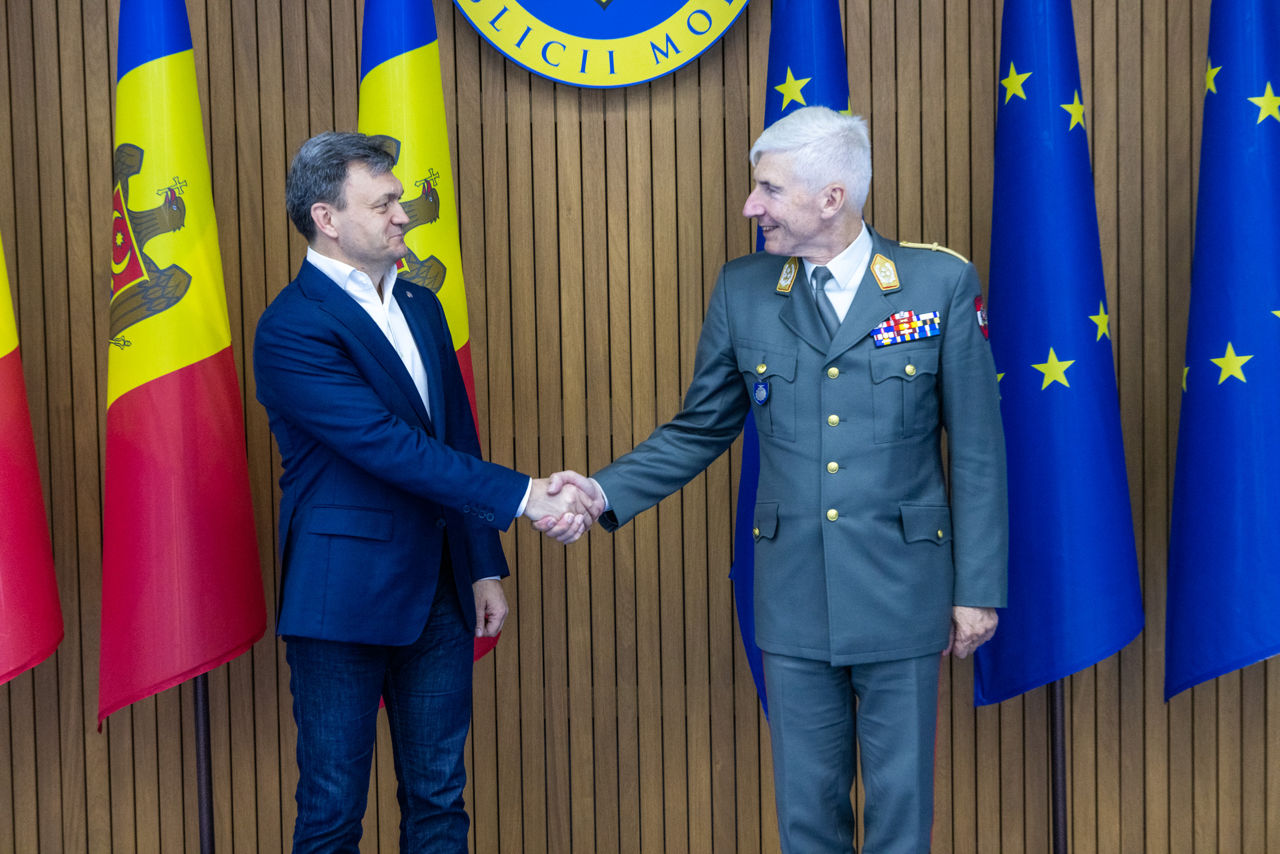 Дорин Речан встретился с председателем Военного комитета Евросоюза.
