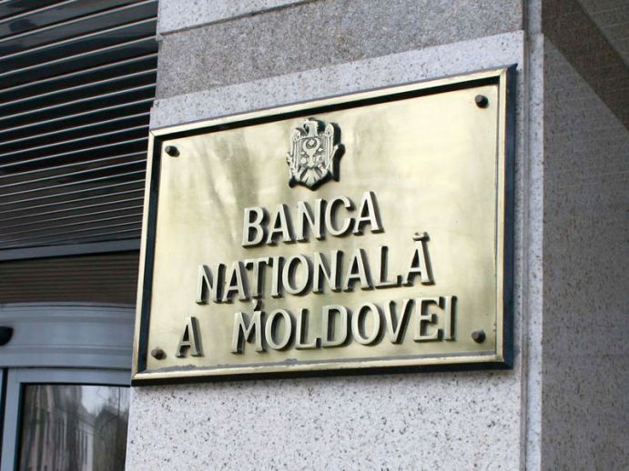 Больше всего средств размещено в ценных бумагах - $1,744 млрд (-$3,5 млн.) и на депозитах - $981,2 млрд (+$53,8 млн.).