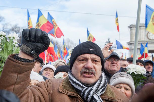 Nu este exclus că vor avea loc din nou proteste stradale, în condițiile în care cetățenii așa și nu au ajuns să simtă schimbări spre bine. 