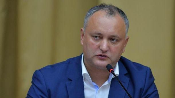 Igor Dodon, a fost acuzat în repetate rânduri că ar acționa în coordonare cu înțelegerile făcute cu liderul Partidului Democrat, Vlad Plahotniuc. 