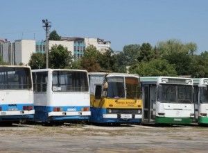 По дорогам столицы еще передвигаются автобусы, которым по 28 лет.