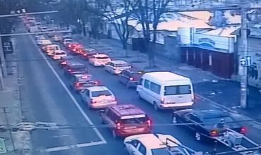 InfoTrafic 08:00: Ambuteiajele, la ordinea zilei. Străzi de evitat