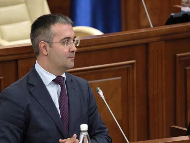Sergiu Sîrbu spulberă criticile Maiei Sandu referitor la proiectul votului uninominal. Foto: inprofunzime.md
