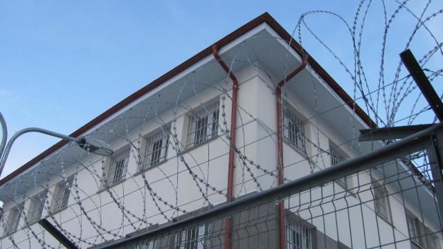 Будет снято 20-минутное ограничение разговоров по телефону с мужем, женой или любым другим лицом. Фото:  stiridinmoldova.md
