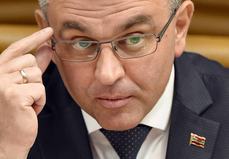 Красносельский призвал силовиков поддерживать высокую боевую готовность.