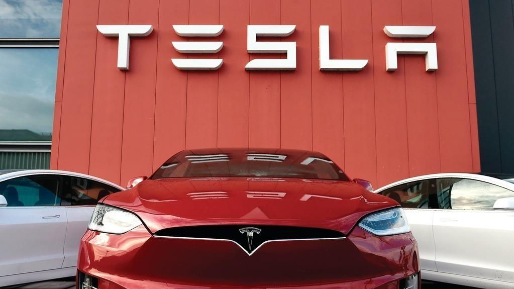 Tesla и Маск знали об неисправностях Autopilot, постановил суд в США.
