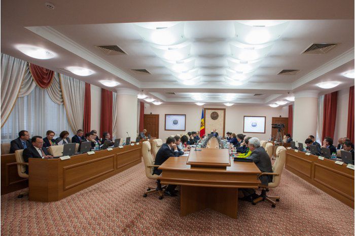 Правительство реорганизует некоторые госпредприятия.