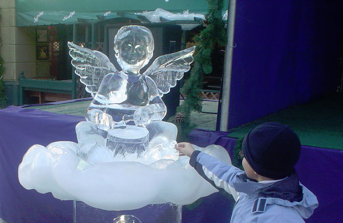 În perioada 4-7 ianuarie 2014 centrul Chișinăului va găzdui o expoziţie spectaculoasă a figurilor de gheaţă.