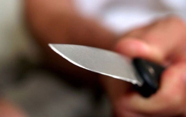 В Киеве задержали маньяка, нападавшего с ножом на мужчин.