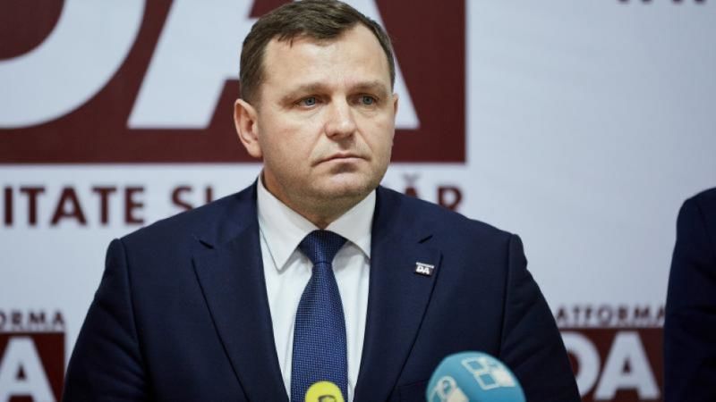 Нэстасе уполномочили вести переговоры об "объединении подлинно демократических сил".