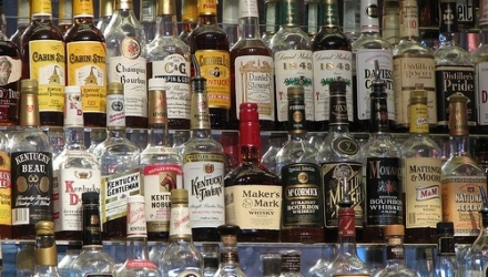 Полиция смогла вернуть все 20 бутылок виски и коньяка, стоимость которых была оценена в 220 евро.