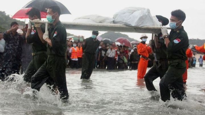 28 de corpuri neînsufleţite au fost scoase din apele Mării Andaman din Myanmar. Foto: Twitter