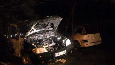Trei automobile au fost mistuite de flăcări în această dimineață, pe strada Vișinilor din sectorul Buiucani al Capitalei.