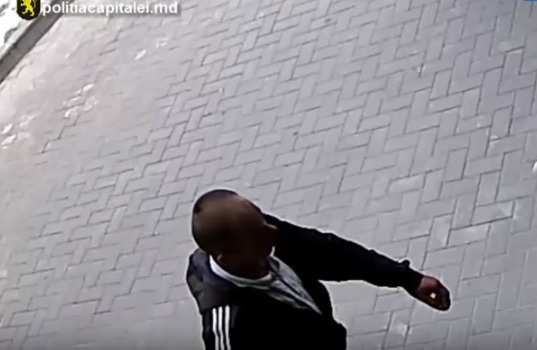 О произошедшем в полицию сообщил хозяин велосипеда, оставивший его без присмотра.