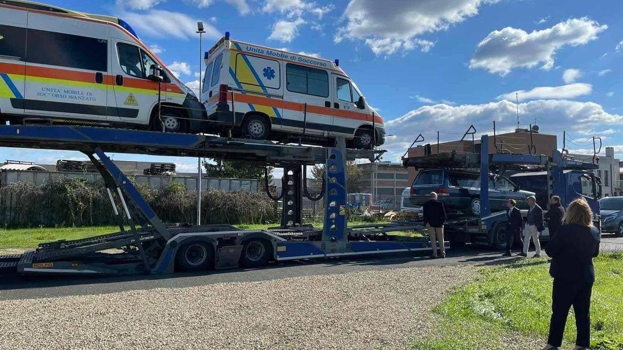 Мэрия Кишинева получила в дар две машины скорой помощи.
