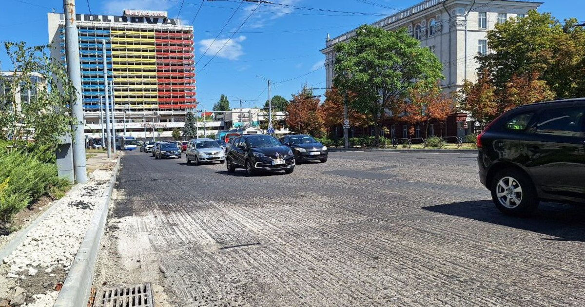 В Кишиневе начался ремонт улицы Чуфля — на ней оборудуют велодорожку.