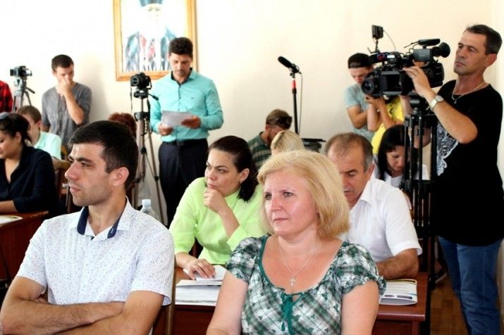 В ходе семинара были раскрыты темы гендерного равенства, дискриминации и ксенофобии, проведены ролевые игры «Героини и герои» и тд.