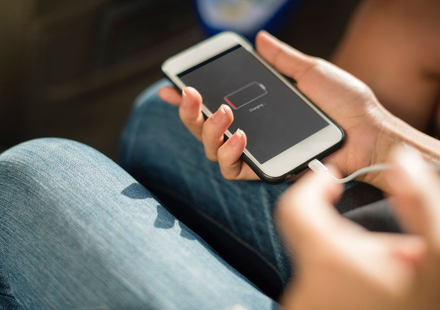 Apple сочла вредной идею сделать зарядки для смартфонов одинаковыми.