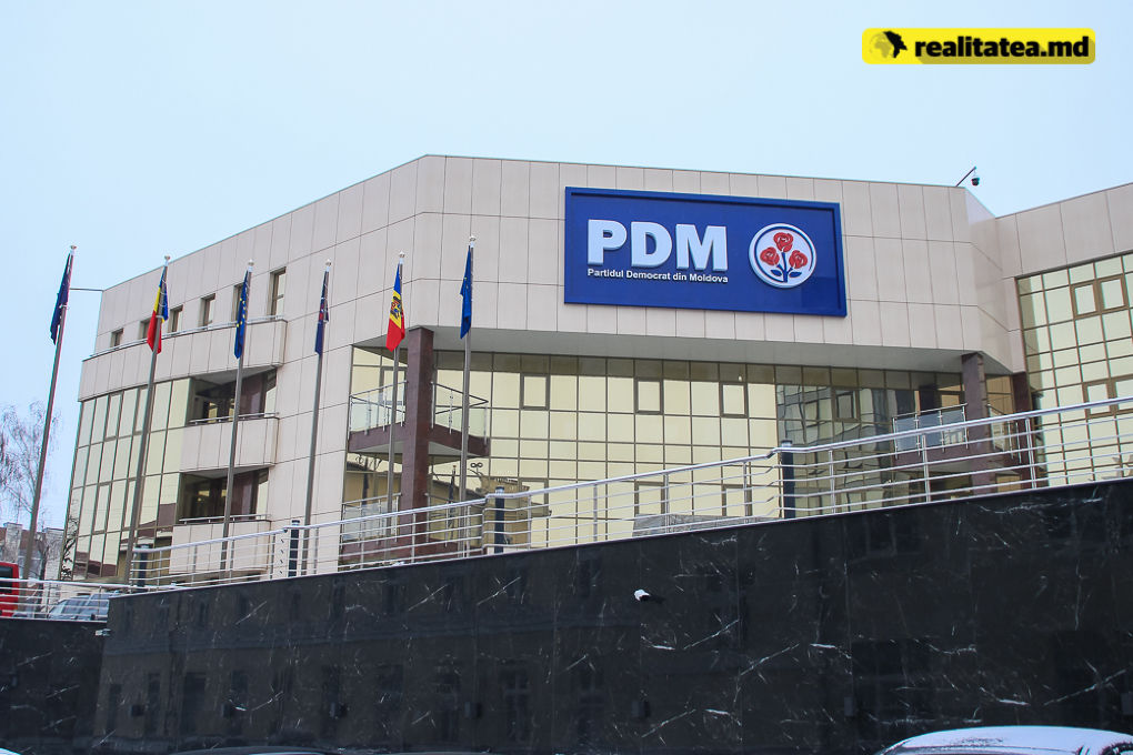 Membrii Partidului Democrat se mută la un sediu nou. 