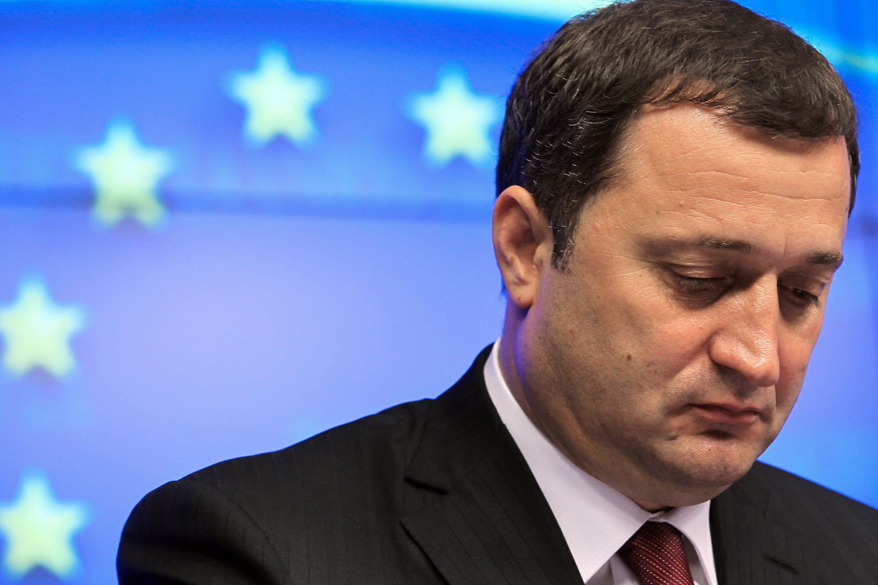 Vlad Filat a fost escortat de la izolatorul CNA. Foto: rfi.ro