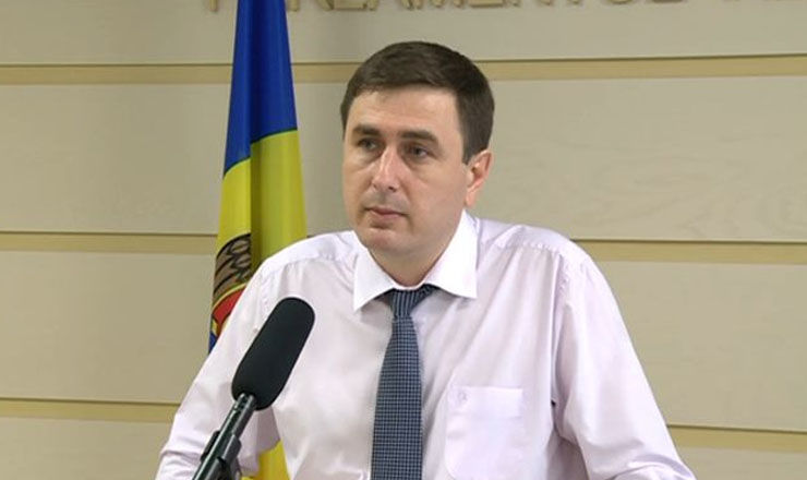 Ионицэ заявил для прессы, что как гражданин не имеет никакой связи с Филатом.