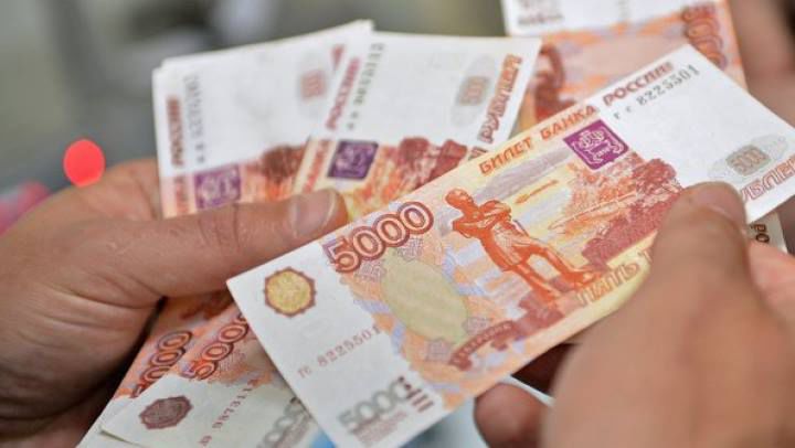В обмен на 15 000 российских рублей молодой человек попросил не документировать его за вождение в состоянии наркотического опьянения. Фото: facebook.com/Procuratura Anticorupție.