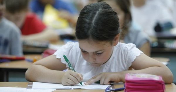 Limba română trebuie promovată în școală și în societate, conferință