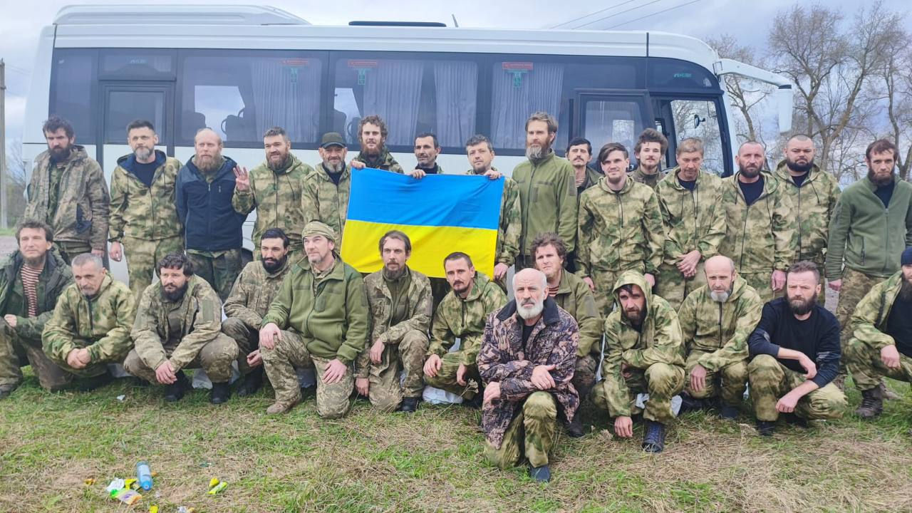 Состоялся большой пасхальный обмен пленными между Украиной и РФ.