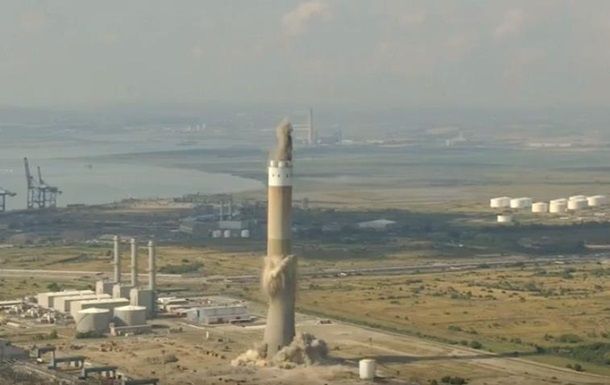 В Британии взорвали крупнейшую бетонную постройку.