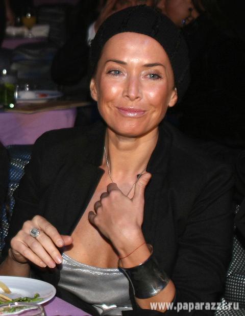 Жанна Фриске не унывает и борется с болезнью.  Фото: paparazzi.ru