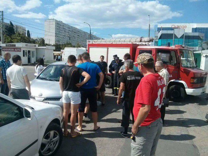 Un minor de 7 ani a rămas blocat mai multe minute într-un automobil, în sectorul Ciocana al Capitalei. Foto: facebook.com/Alex Dubăsaru