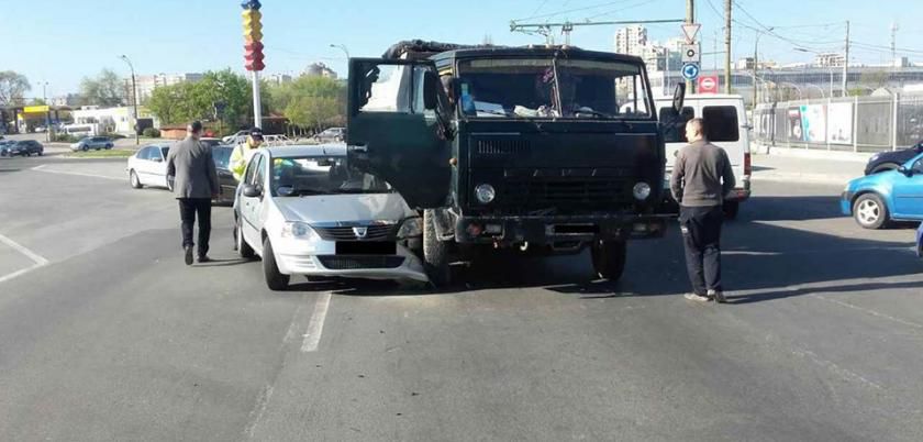 Capitală: 55 accidente în doar 24 de ore. Foto:politiacapitalei.md