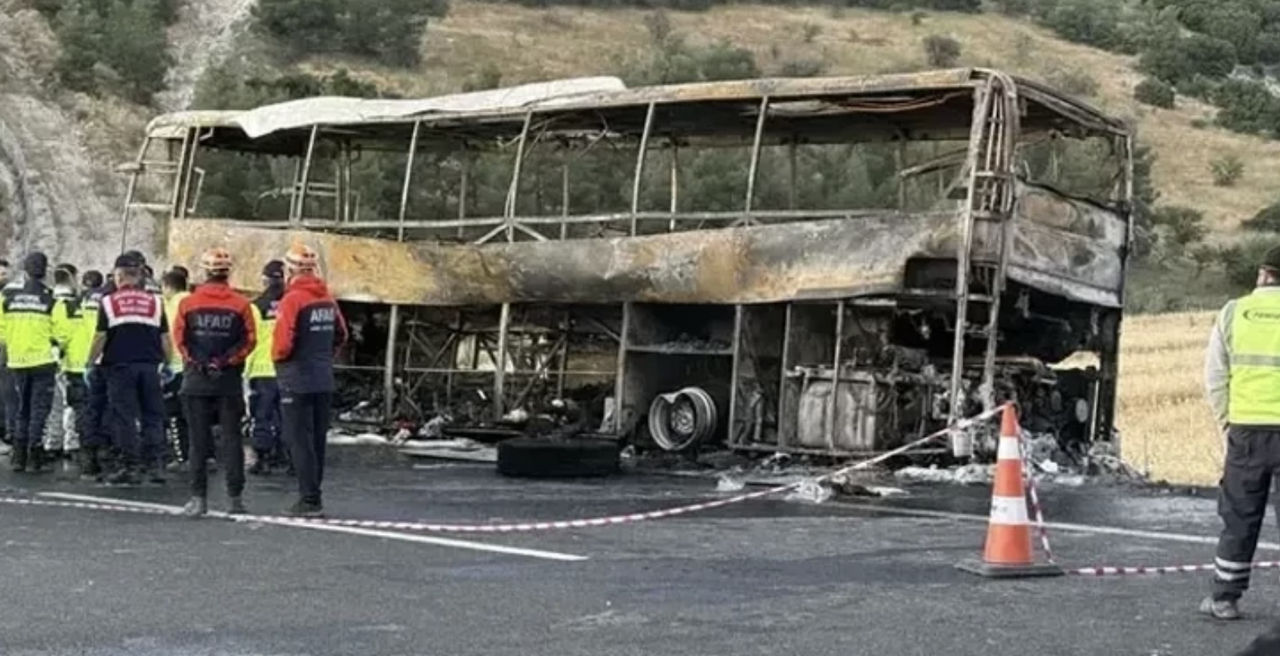 В Турции при пожаре в пассажирском автобусе погибли 8 человек.