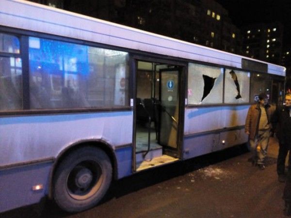 В это время в автобусе находился только водитель, он не пострадал