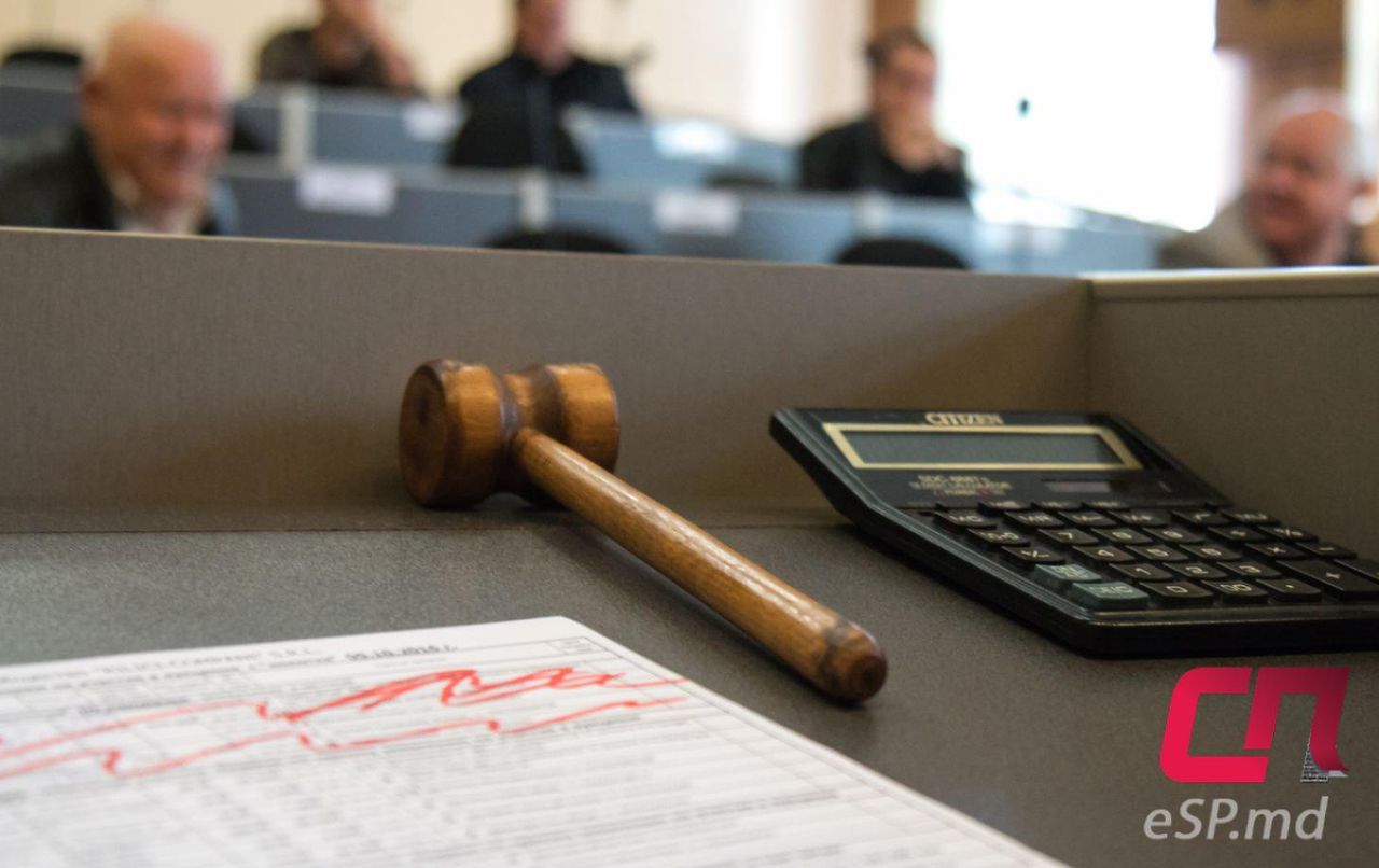 На аукционе в Бельцах участок под террасу в центре спровоцировал конфликт.