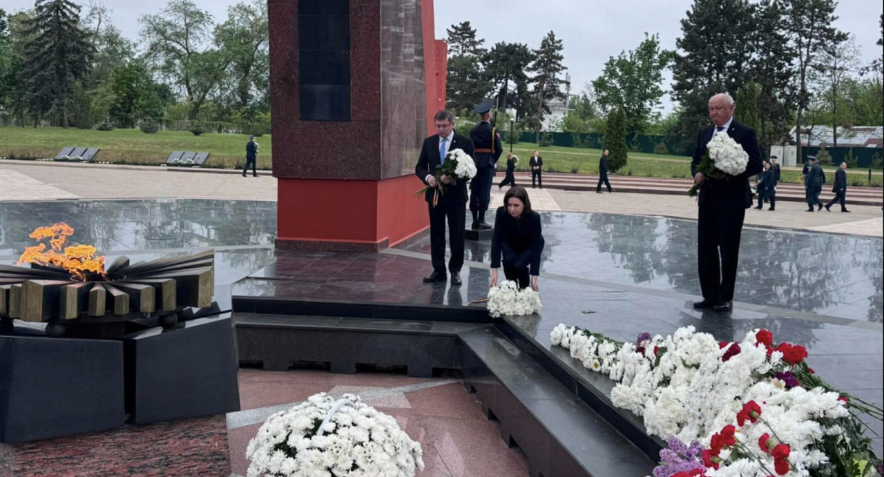 Sandu, Grosu și Munteanu au depus flori la Memorial în memoria ostașilor căzuți.