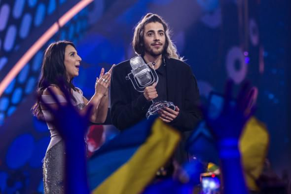 Agentul artistului a negat vehement informaţiile apărute în presă, precizând că în realitate Salvador Sobral a fost nevoit să facă o operaţie de hernie, dar această intervenţie nu i-a pus în pericol viaţa şi nici cariera.