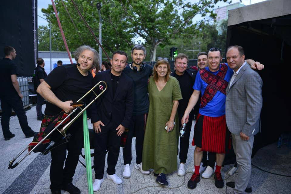 Братья Адваховы и Zdob și Zdub выступили для выпускников в Кишиневе.
