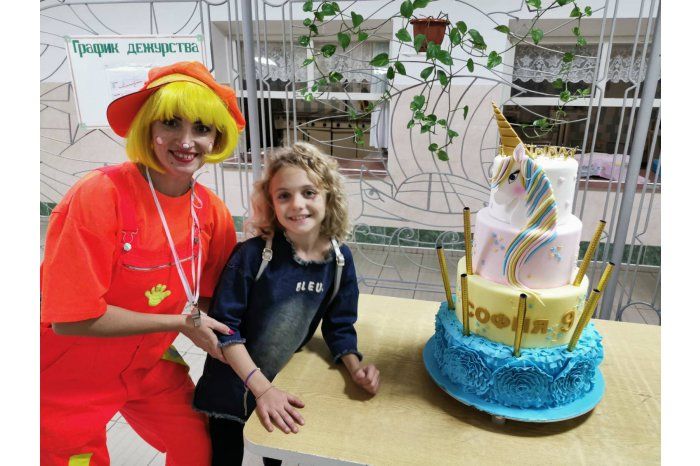 Девочка из Кишинева отпраздновала день рождения с детьми из интерната.