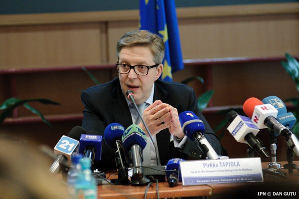 Пиркка Тапиола призвал власти Молдовы не торопиться с изменениями в Кодекс о телерадиовещании.