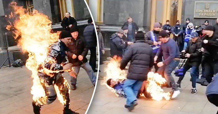 В Киеве под Офисом президента мужчина устроил самоподжог. Фото: Point.md.