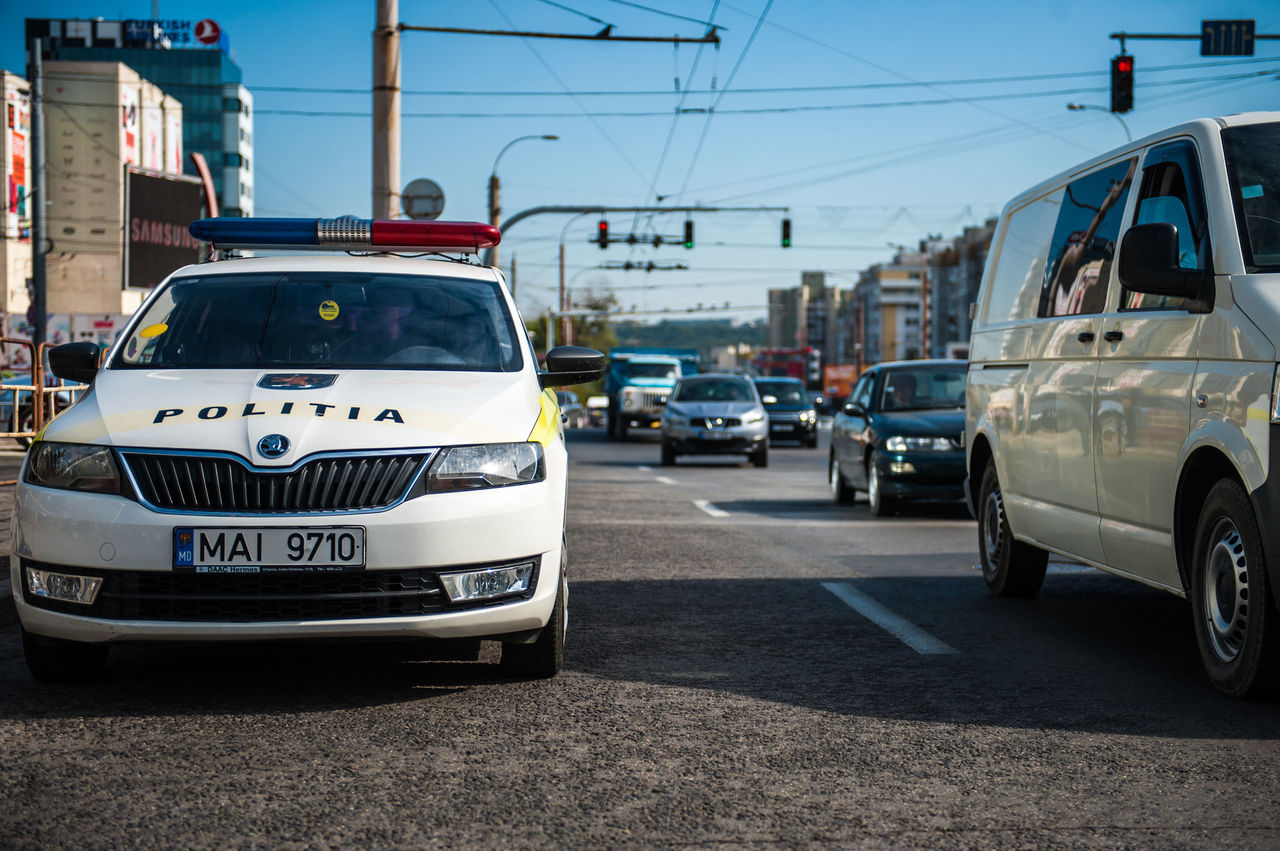 Служба InfoTrafic призывает водителей адаптировать скорость движения согласно предписаниям ПДД.