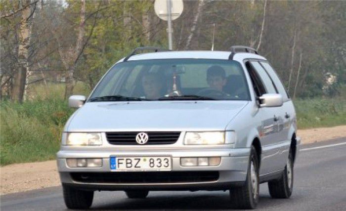 Un tânăr în vârstă de 22 de ani, a fost reținut de către poliția de frontieră, pentru că ar fi condus un automobil scos din circulație încă din 2009.