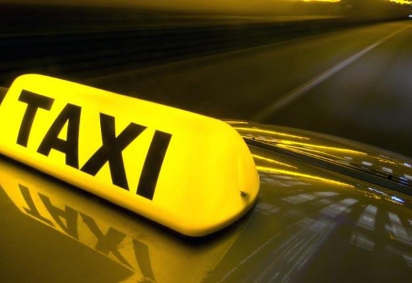 Trei tineri au vrut sa dea lovitura furand un taxi, insa totul a sfarsit dramatic.
