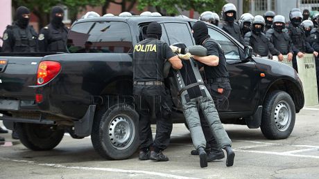 Radu Nichifor a fost prins sub influența băuturilor alcoolicela volanul mașinii de serviciu. Foto: publika.md