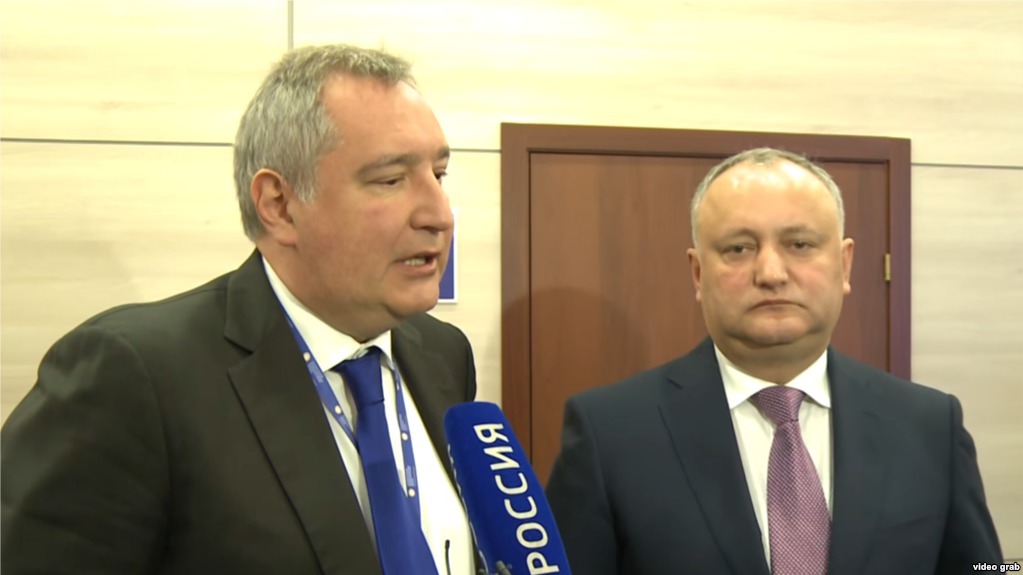 Preşedintele Moldovei condamnă decizia Guvernului de a nu permite venirea avioanelor militare ruse în Moldova.