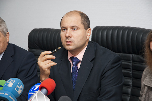 Сложившуюся ситуацию экс-чиновник назвал "национальным предательством".
