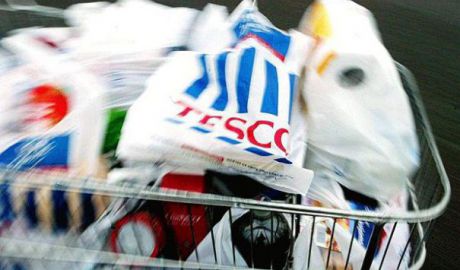 Supermarketurile din Marea Britanie vând cu raţia aceste produse. Foto: capital.ro