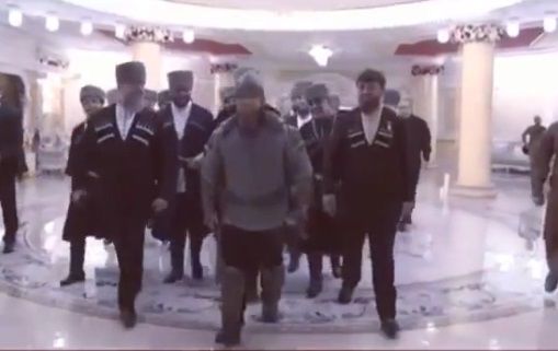 Кадыров пришел на торжественный вечер в костюме русского богатыря.