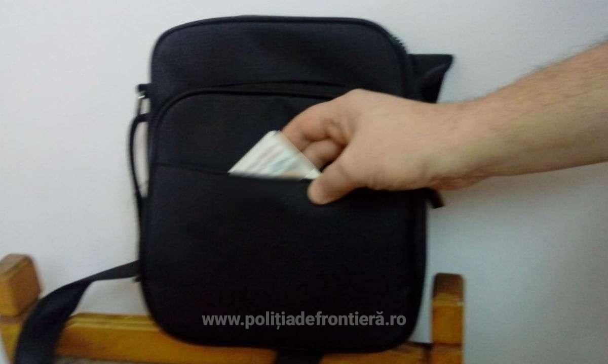 Другой мужчина сказал, что перевозил документ по просьбе знакомой.